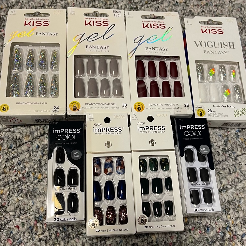 BRAND NEW Set of 8! KISS press-on nail sets 💅🏽